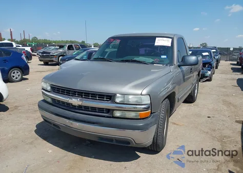 2001 Chevrolet Silverado 1500 z USA, uszkodzony, nr VIN 1GCEC14W01Z200228